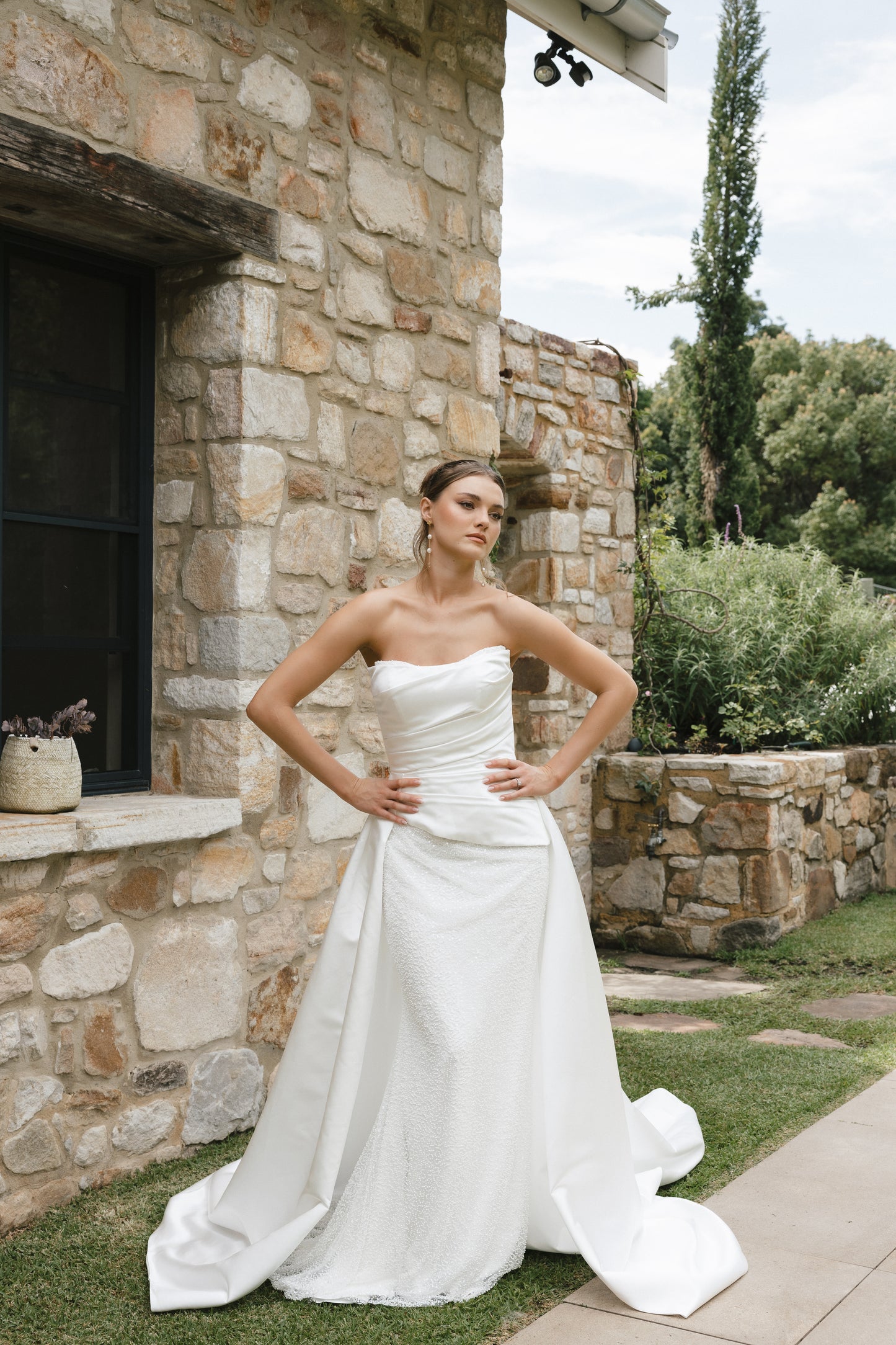 LIZZIE OVERSKIRT