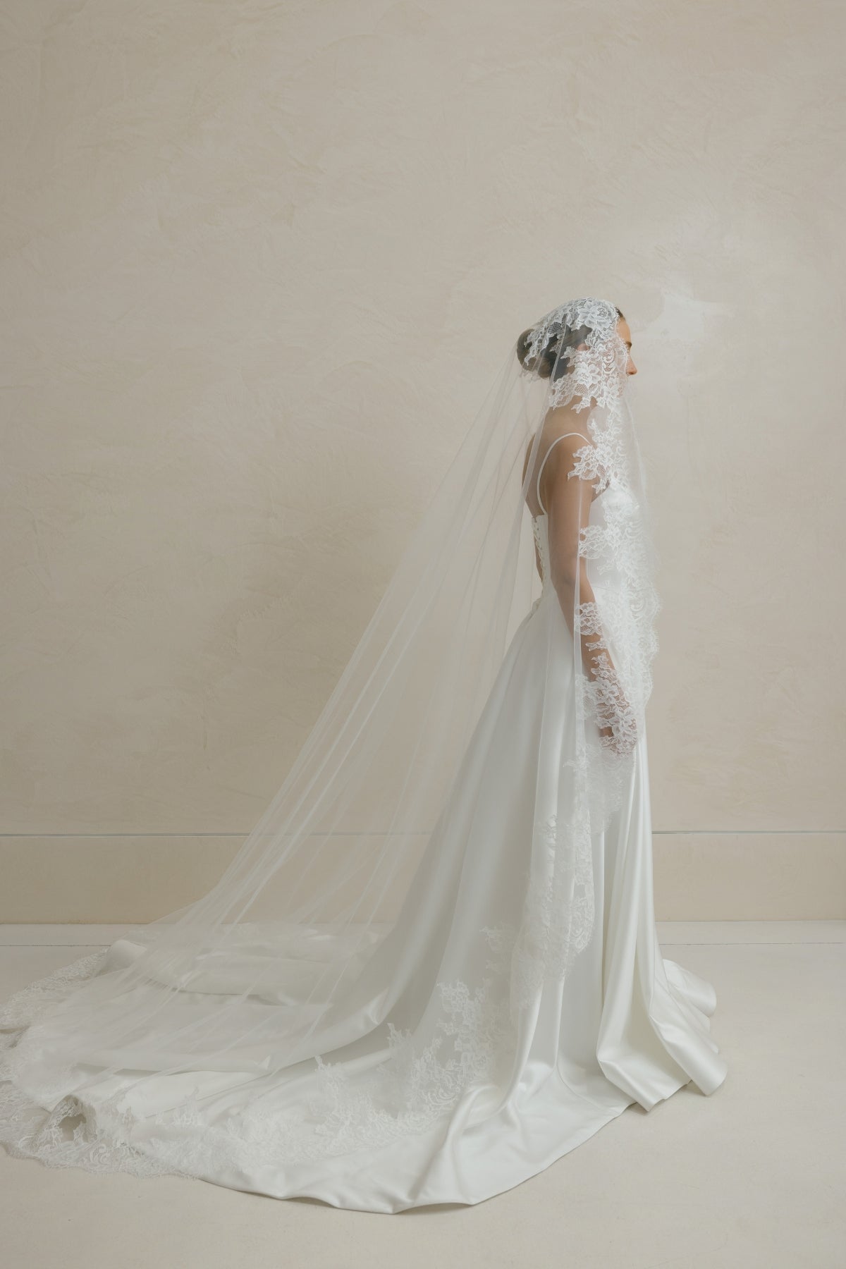 
98 inch Mantilla style, Single tier lace border veil 
