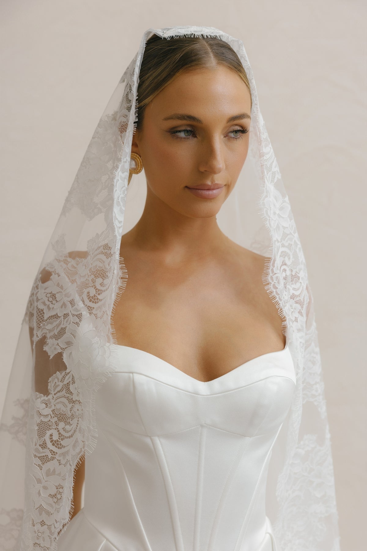
98 inch Mantilla style, Single tier lace border veil 