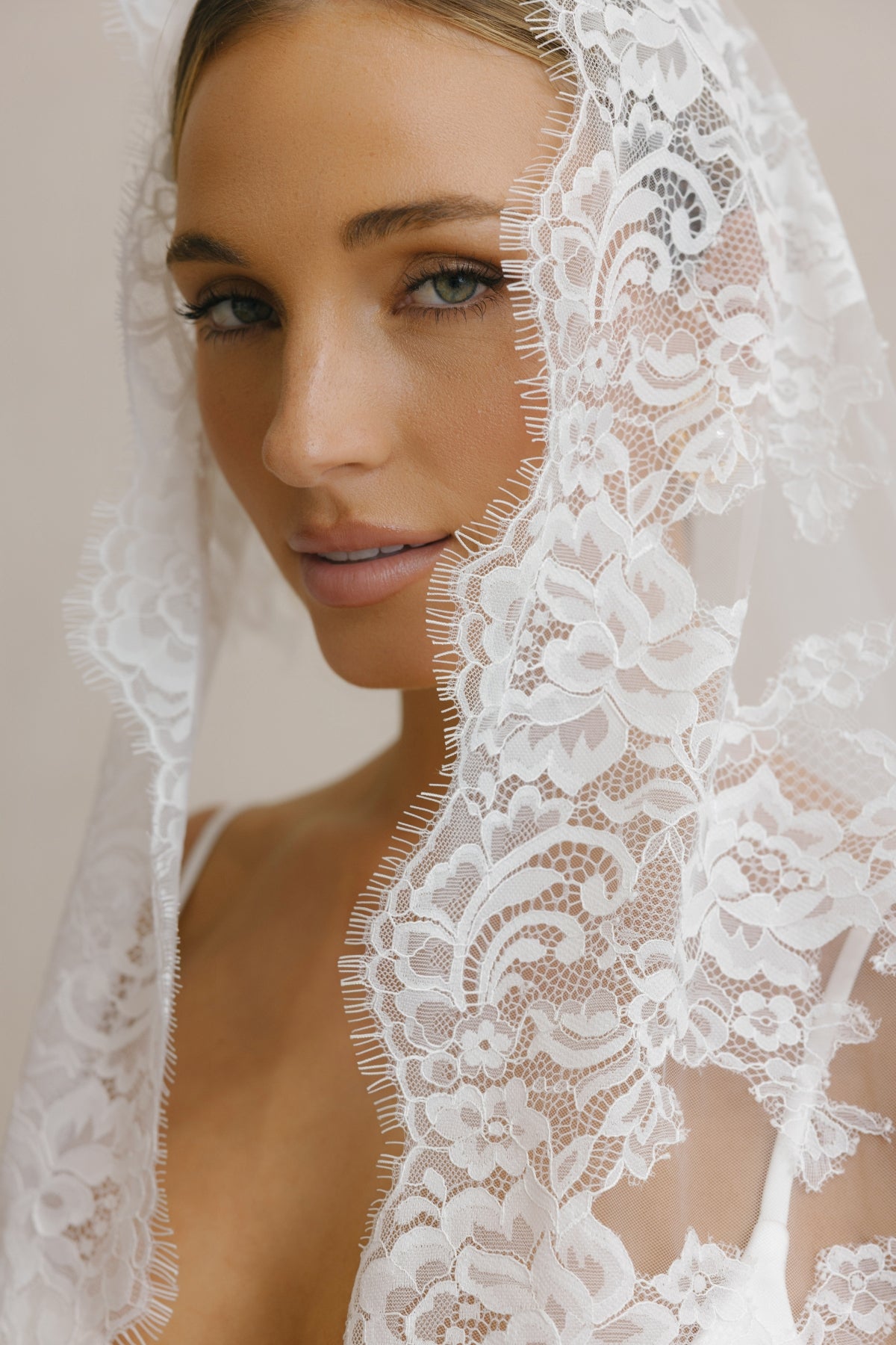 
98 inch Mantilla style, Single tier lace border veil 