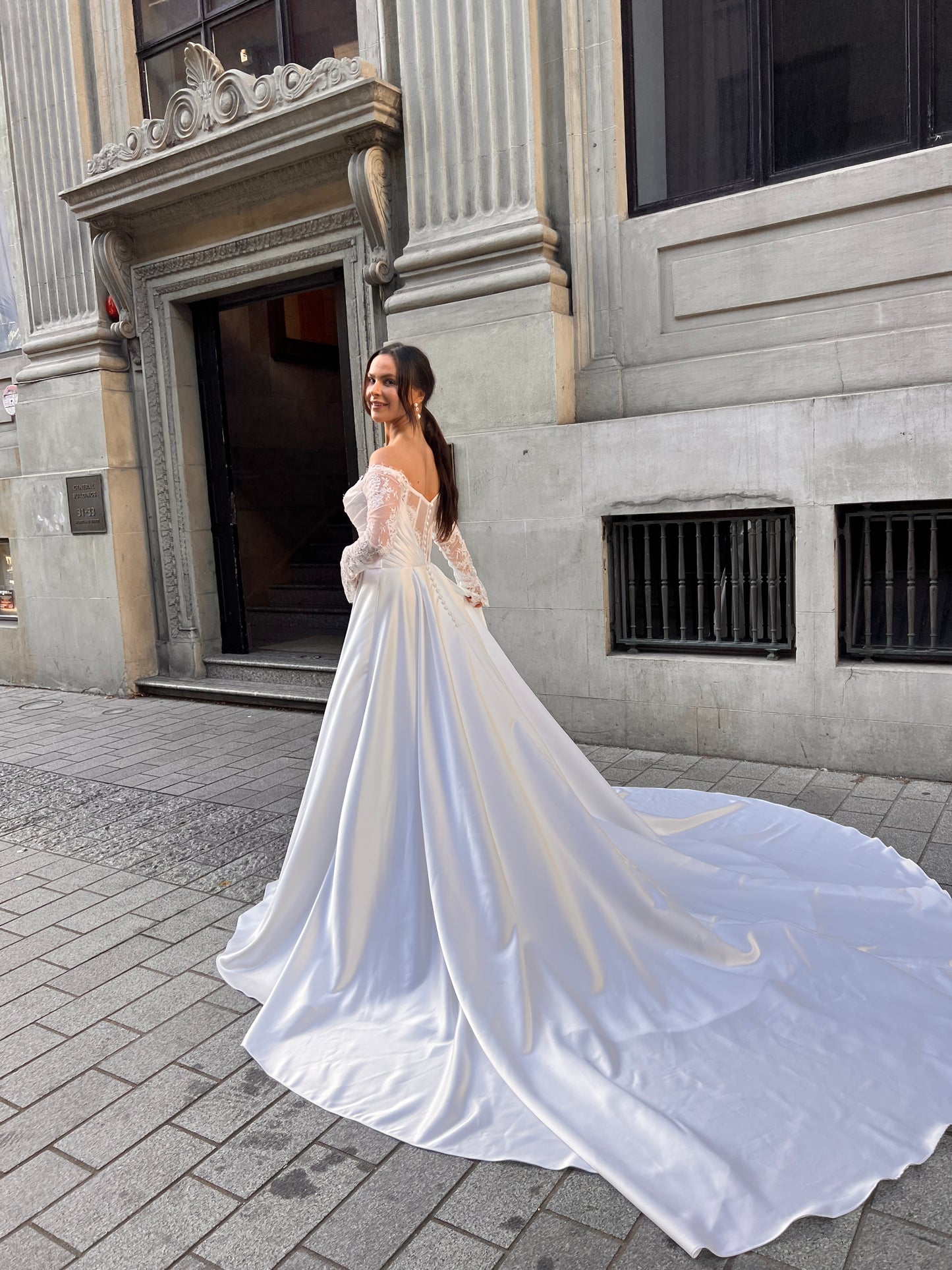 JASMINE Bridal gown - by Windsor collection Jessica Couture. A-line gown with slace sleeves and cups, sweetheart bodice. 