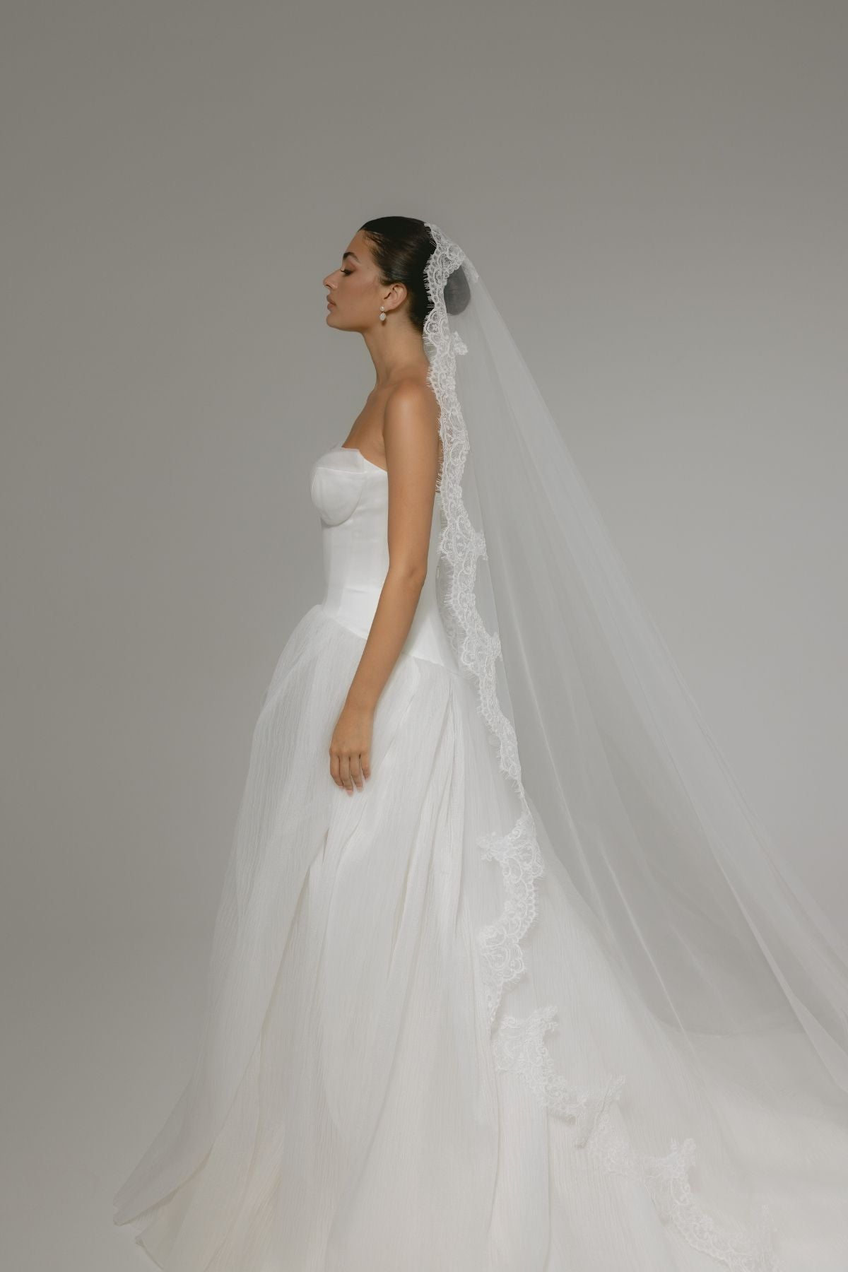  mantilla bridal lace veil for vintage cathedral vibes wedding dress. 