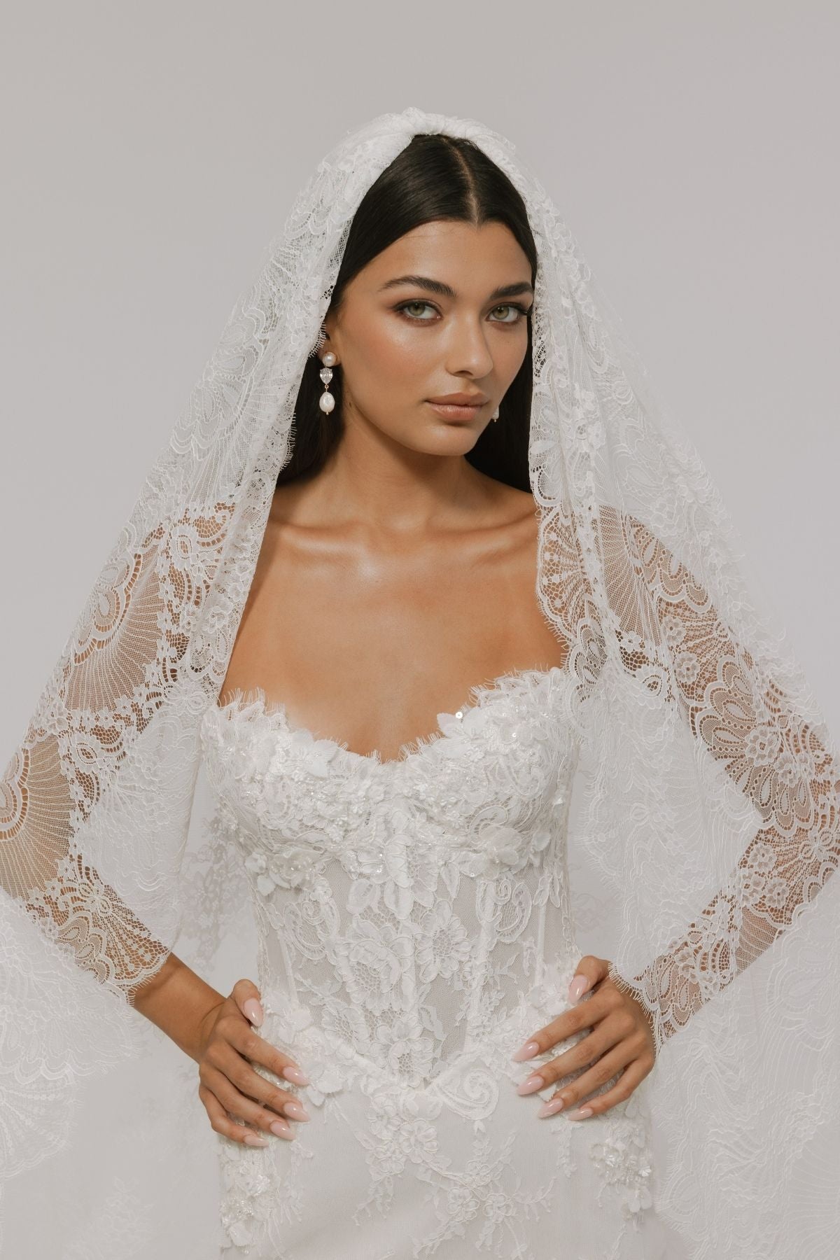 106" Veil, entirely lace, bohemian style 