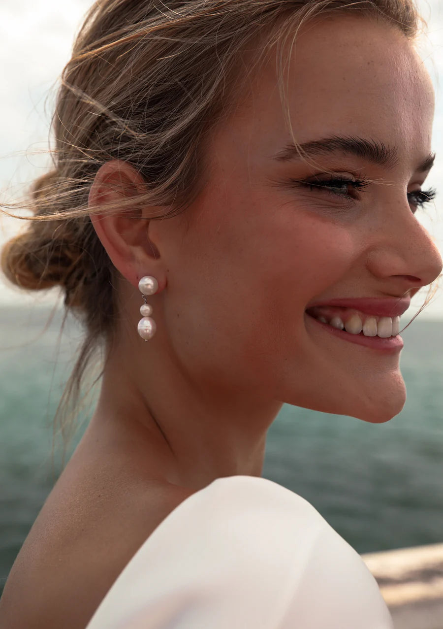 LUCIA PEARL DROP EARRINGS SILVER