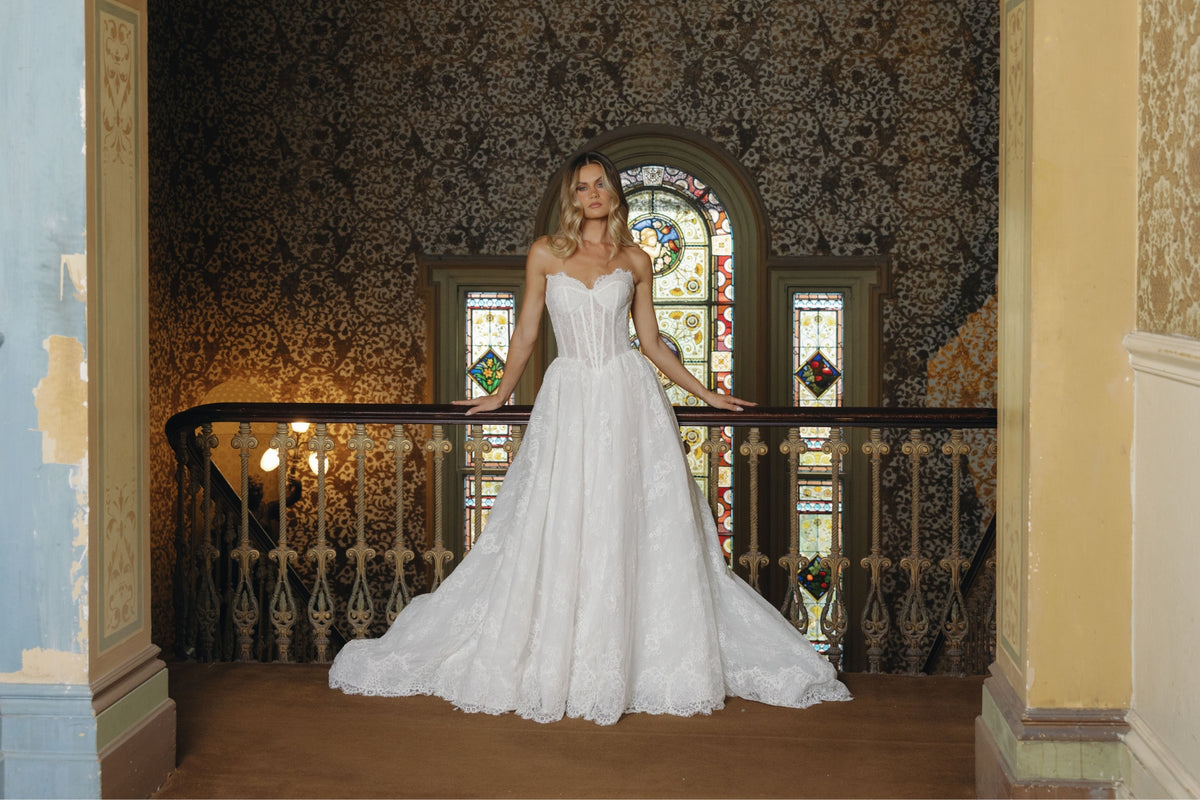 A-line wedding gown, sweetheart neckline and lace fabric. 