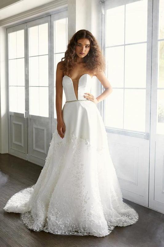 Lyndi - Jessica Couture  